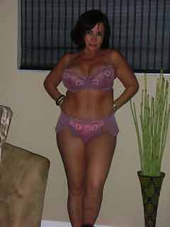 horny girl in Harned looking for a friend with benefits